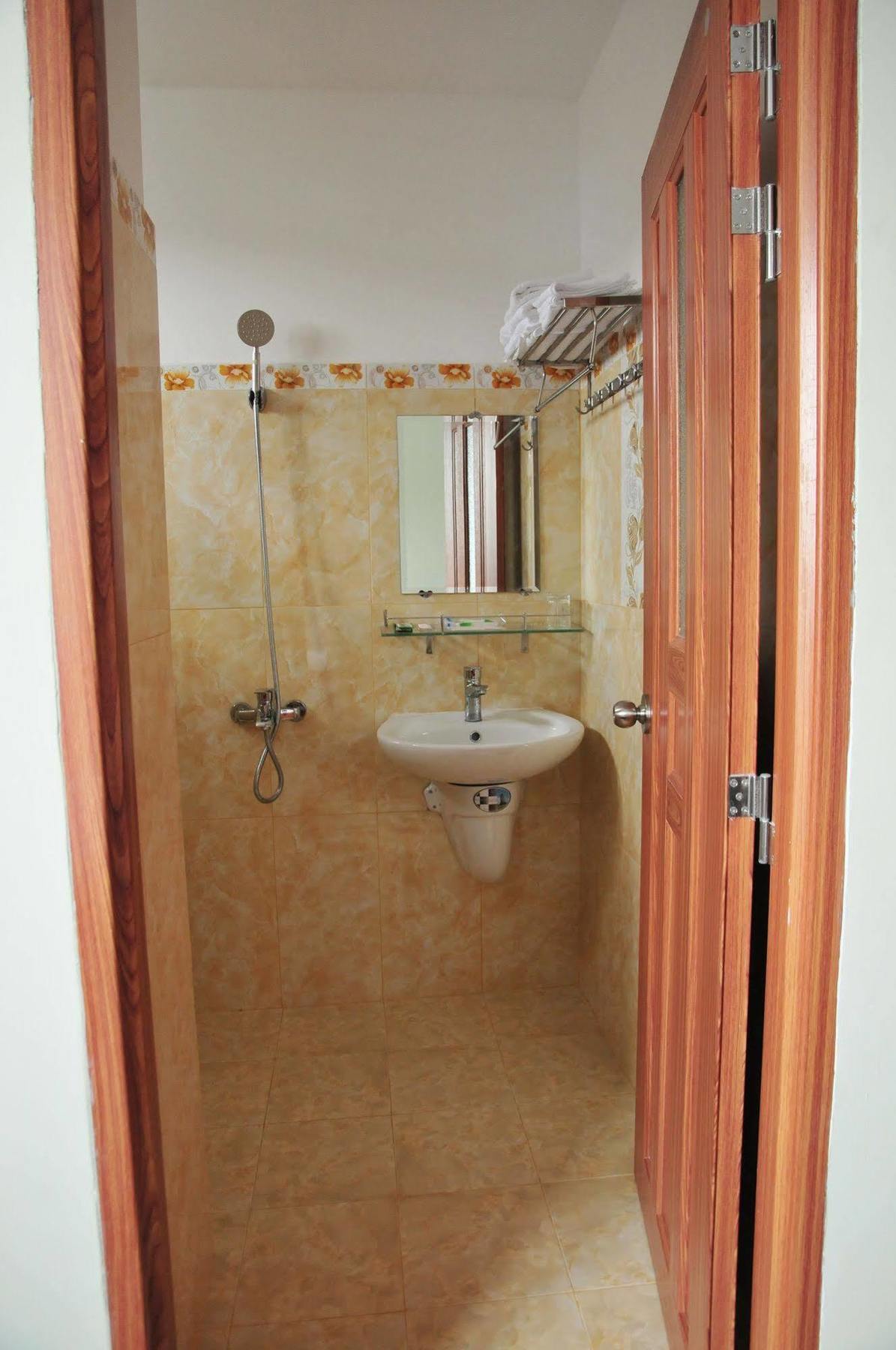 Tung Huong Hotel Дуонг-Донг Экстерьер фото
